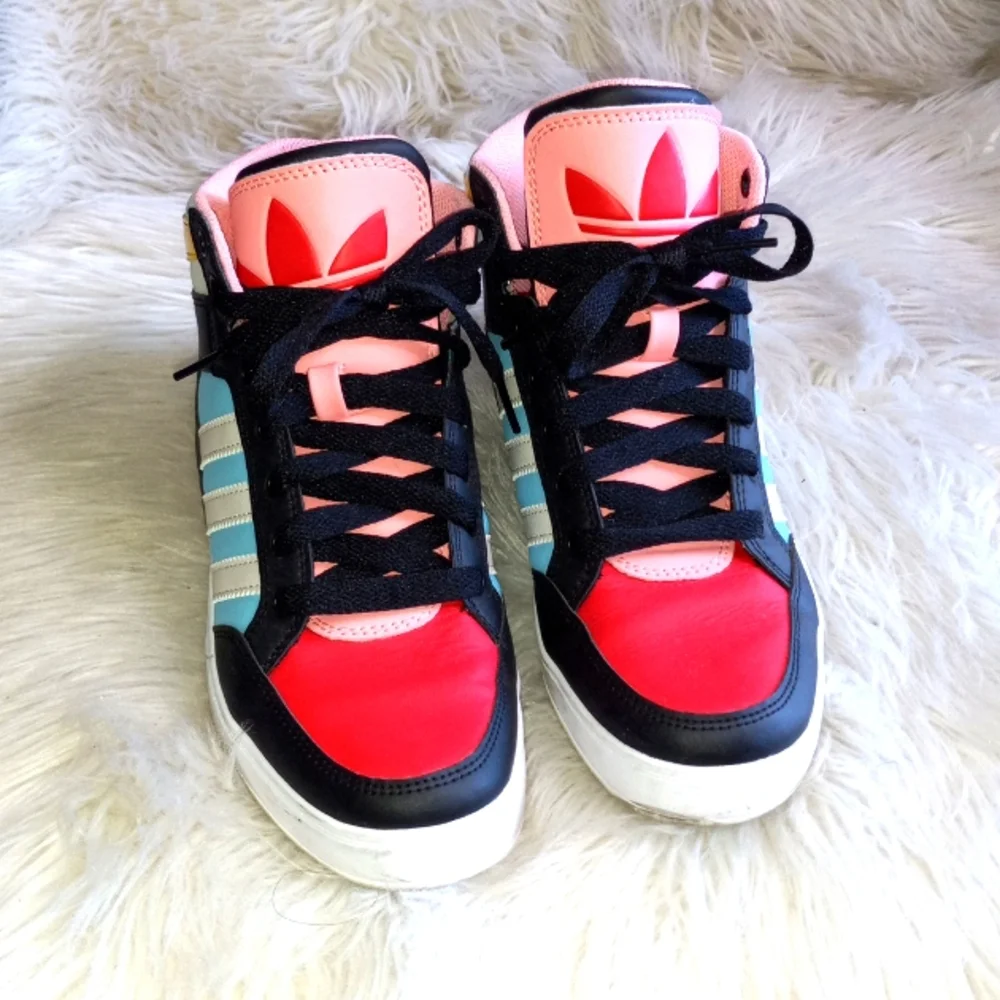 Adidas sz 5.5 boys quarter top sneakers. - Picture 2 of 8